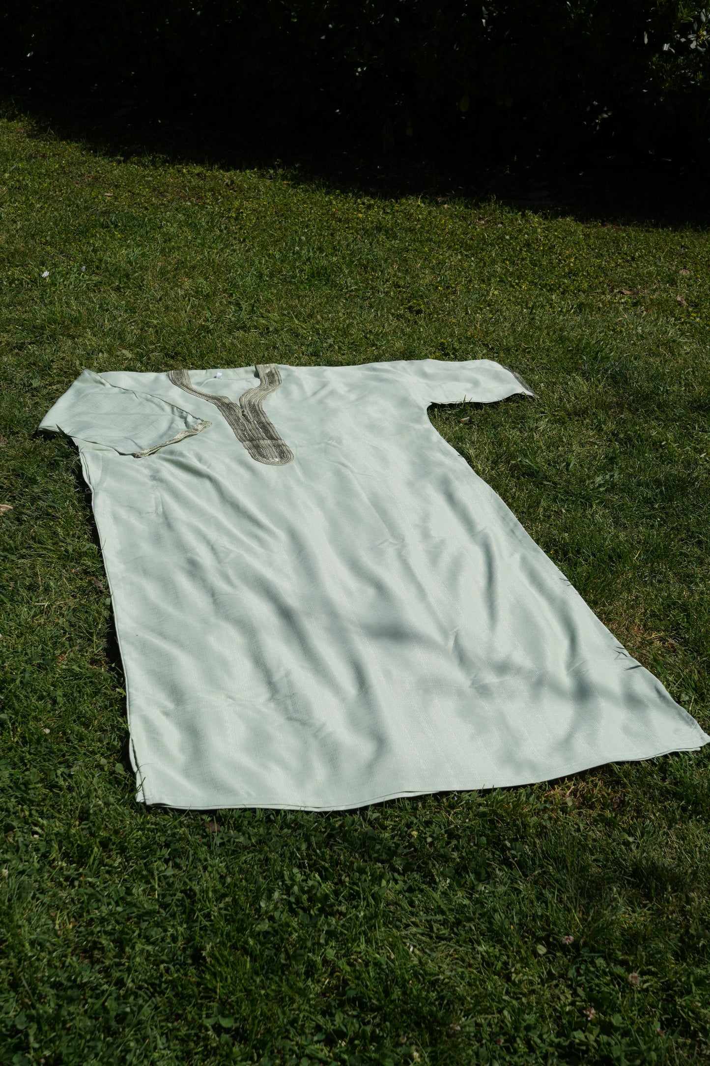 Gandura blanca acabados beige (High Quality)